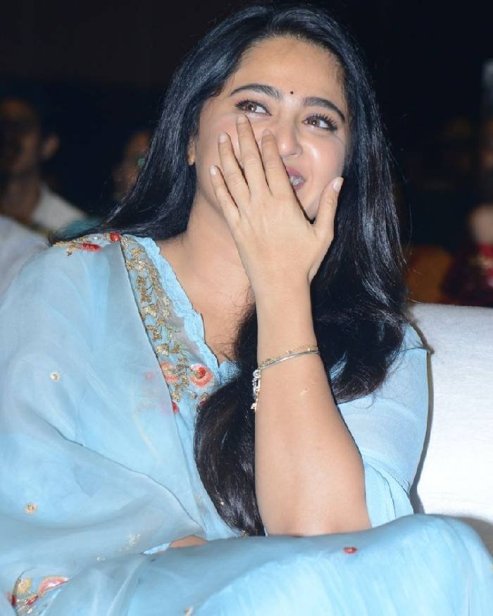 anushka shetty_teluguvox_9